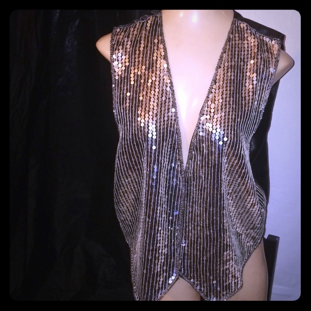 Sequined vest$$$